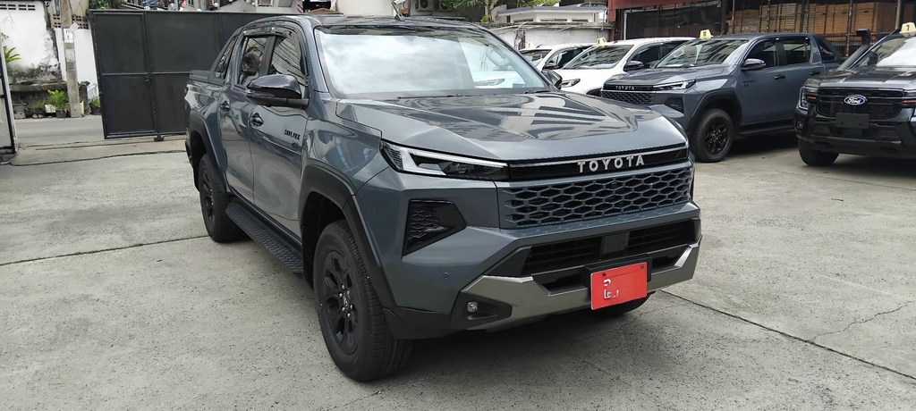[5594] TOYOTA HILUX OVERLAND PLUS