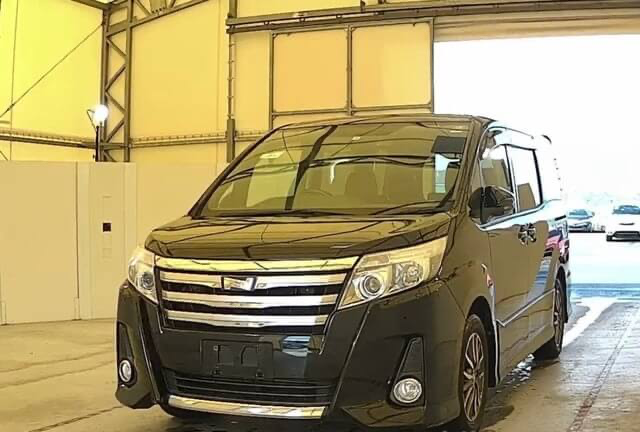 [0581] TOYOTA NOAH SI