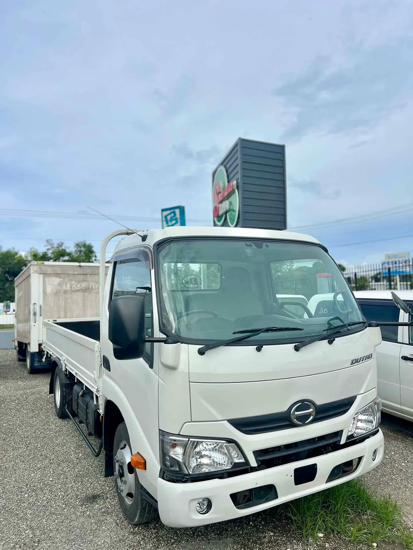 [3072] HINO DUTRO DROP SIDE