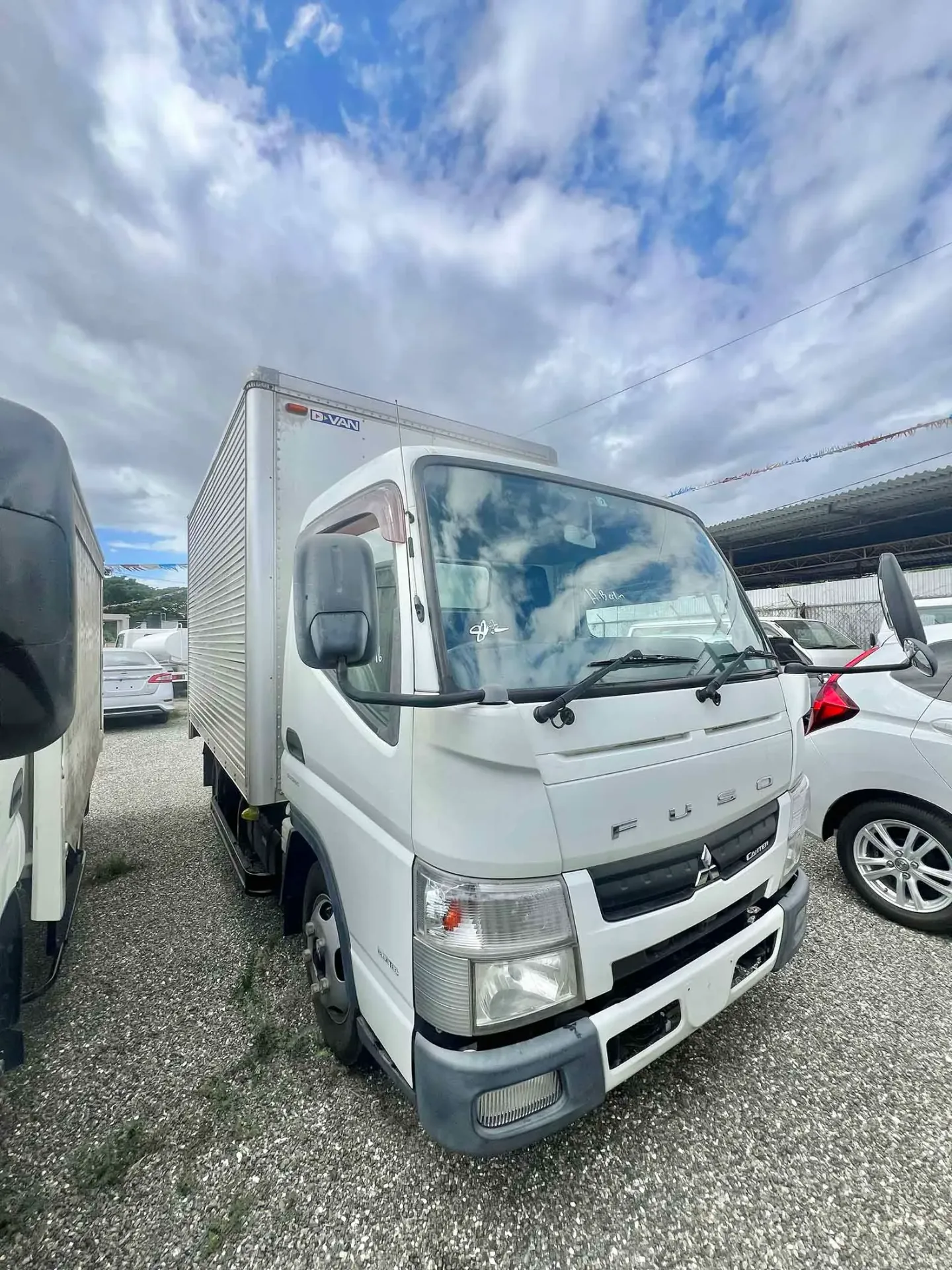 [1996] MITSUBISHI CANTER BOX BODY